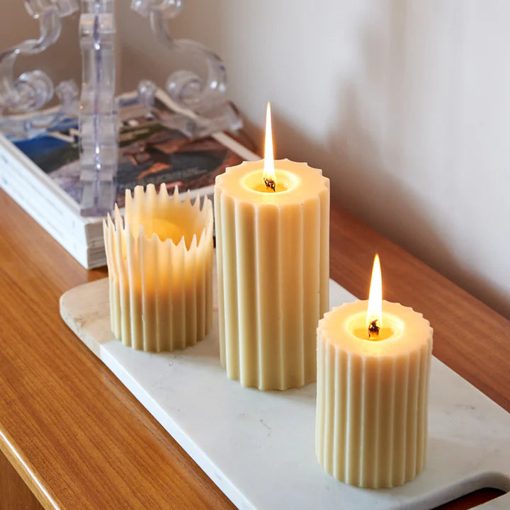 Queen B Pure Australian Beeswax Fluke Column Candle - A Black Label Gift Box, +/-70 Hours Burn Time