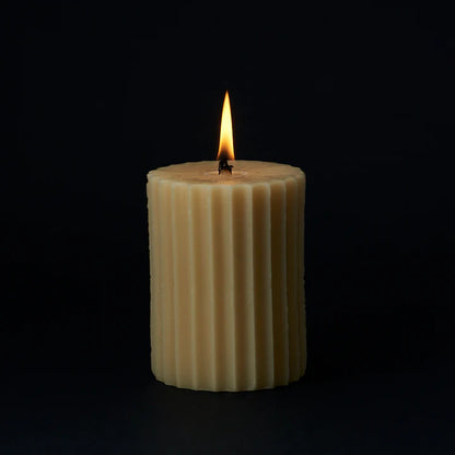 Queen B Pure Australian Beeswax Fluke Column Candle - A Black Label Gift Box, +/-70 Hours Burn Time