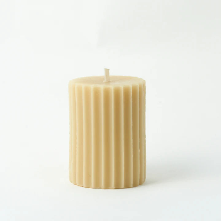 Queen B Pure Australian Beeswax Fluke Column Candle - A Black Label Gift Box, +/-70 Hours Burn Time